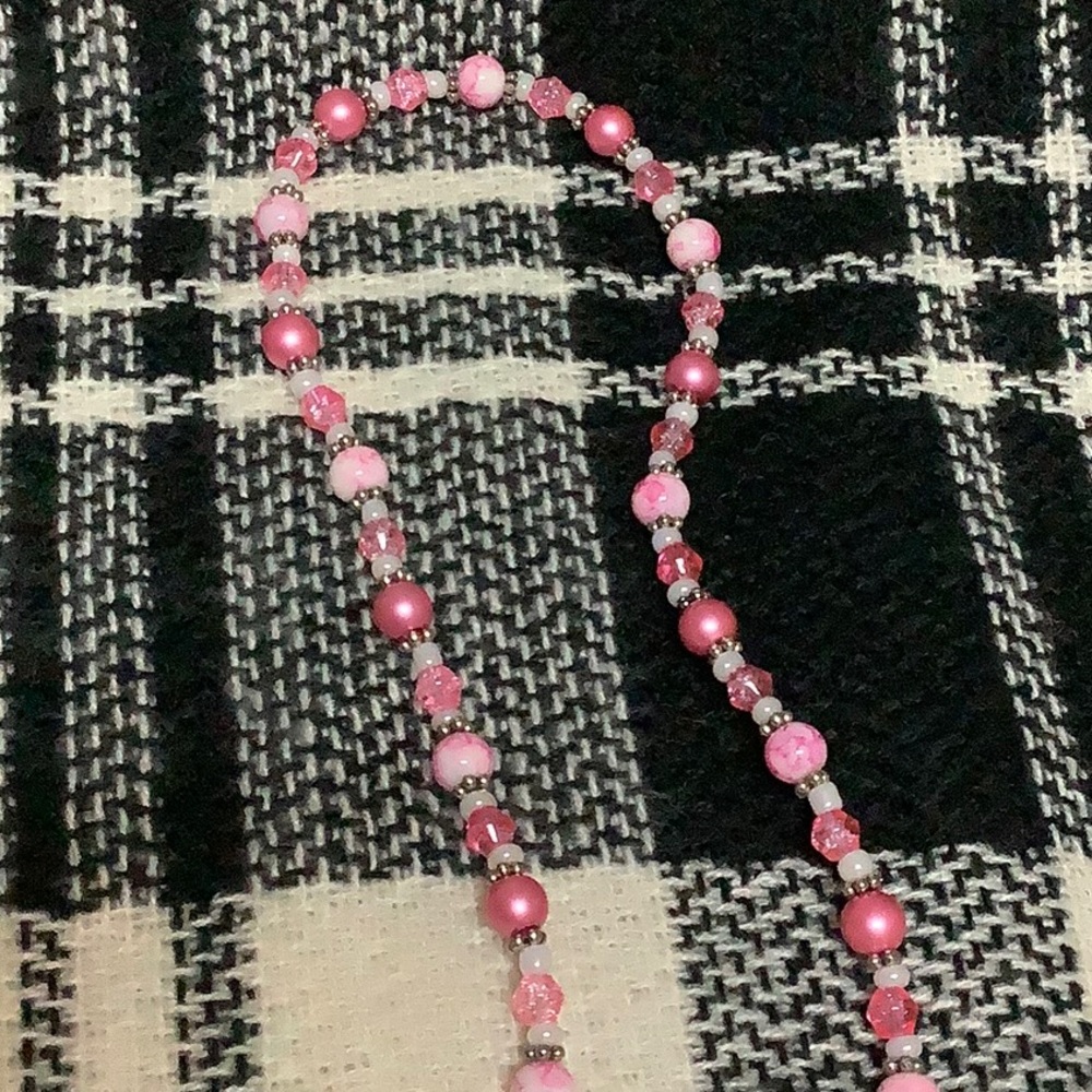 Pink beaded handmade ID lanyard - Picture 4 of 5